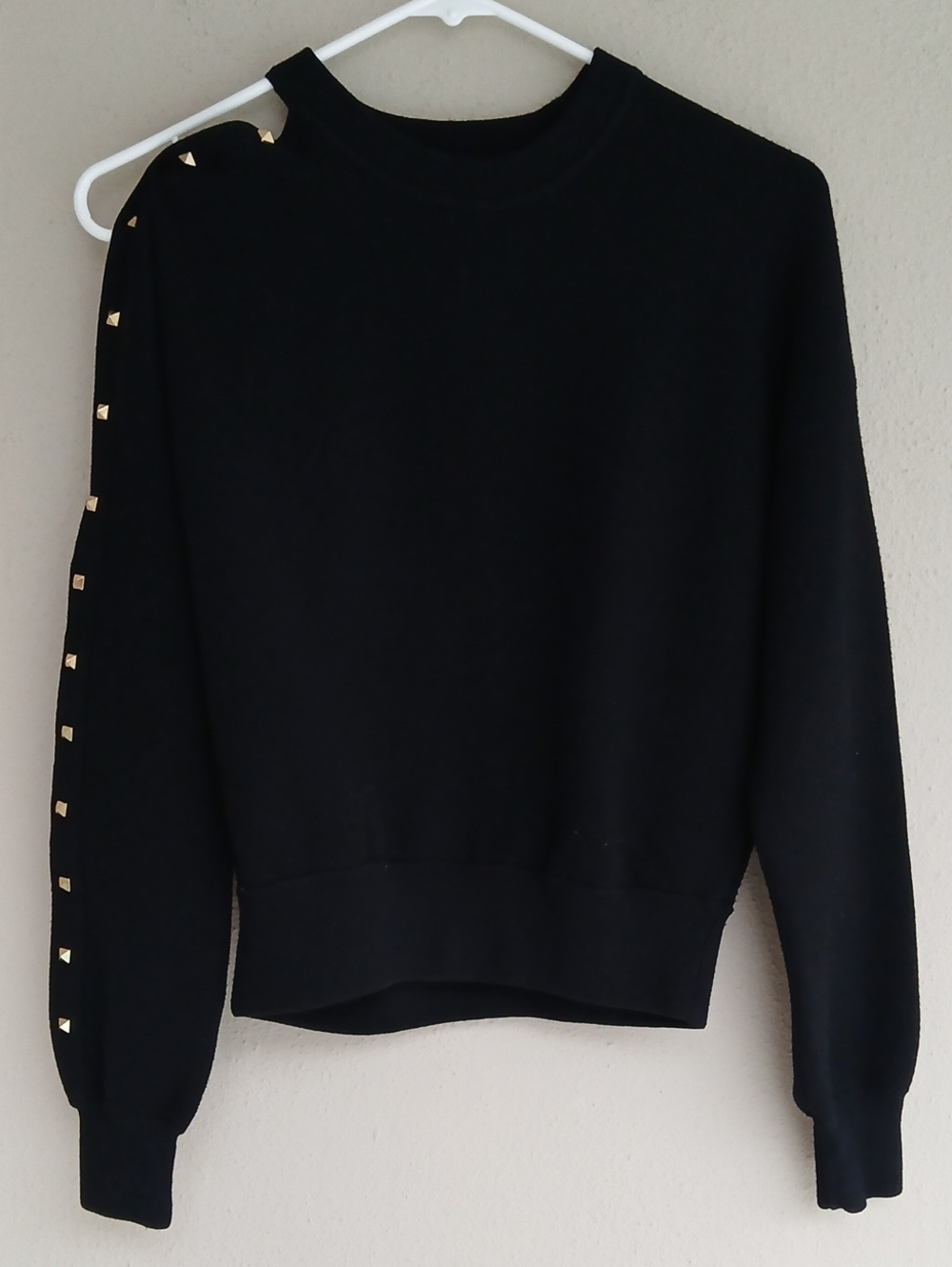 Alice + Olivia Michael Crewneck Pullover with Cut Shoulder in BLACK XS - Picture 8 of 8